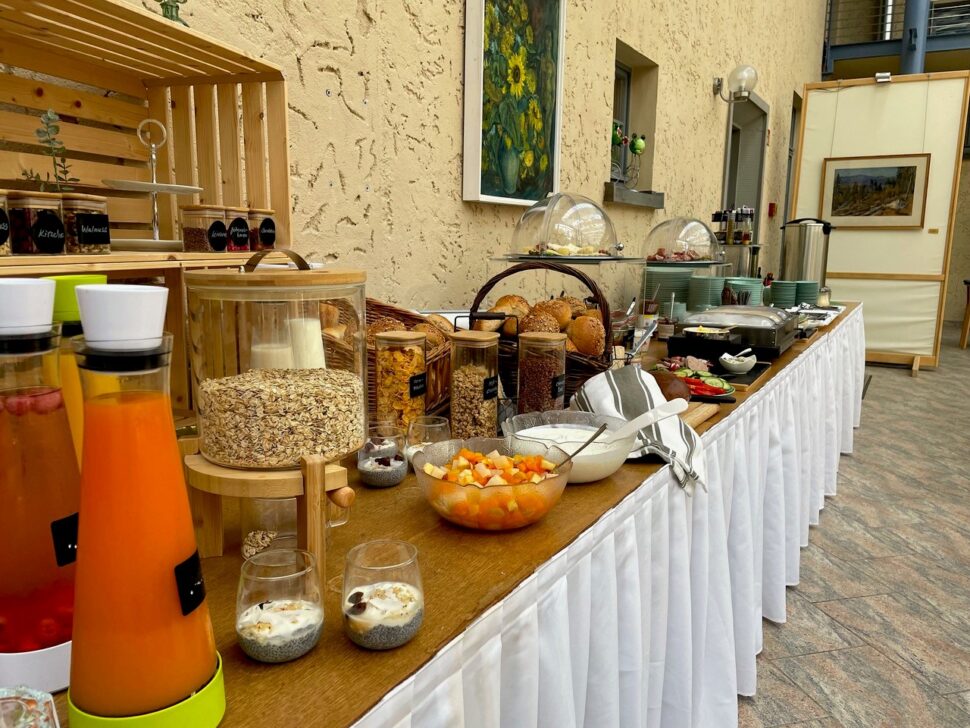 Frühstücks-Buffet-Übersicht im Sonnenhof Bad Elster