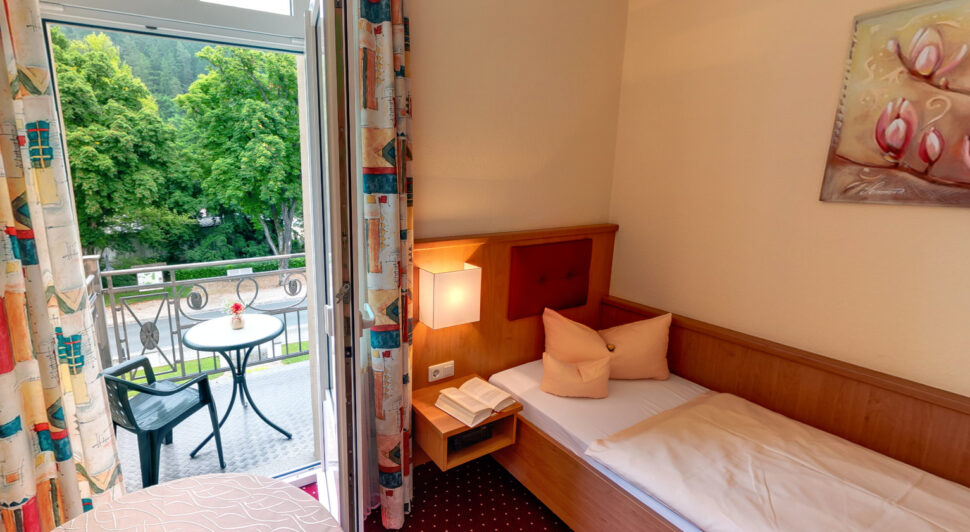 Hotel-Pension Vier Jahreszeiten Einzelzimmeransicht mit Balkon